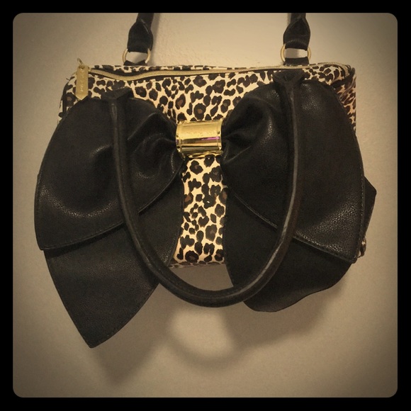 Betsey Johnson Handbags - 💥PRICE DROP Betsey Johnson handbag